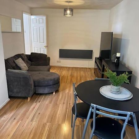 A Cozy Apartment In Barking Barking  Bagian luar foto