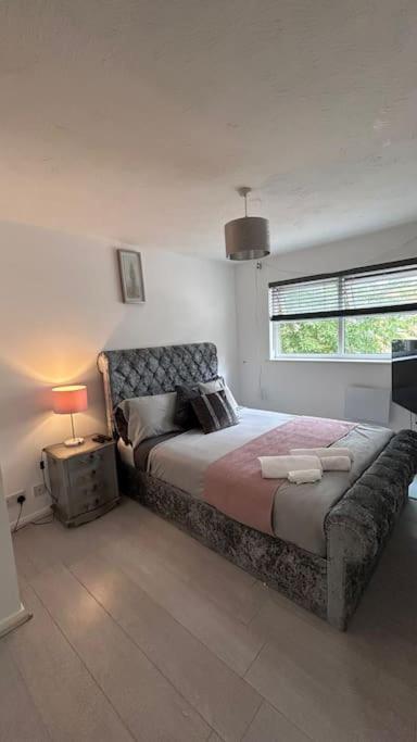 A Cozy Apartment In Barking Barking  Bagian luar foto